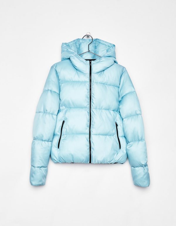 Puffer jacket with hood