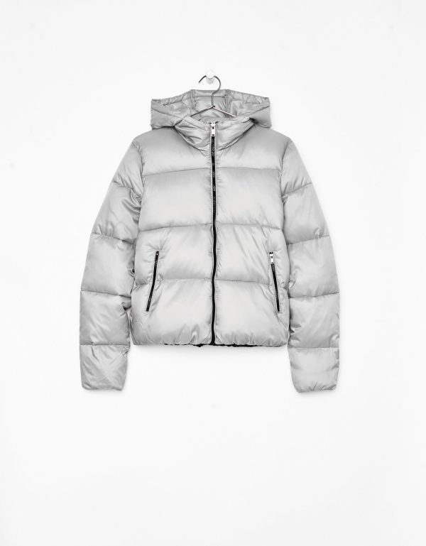 Puffer jacket with hood